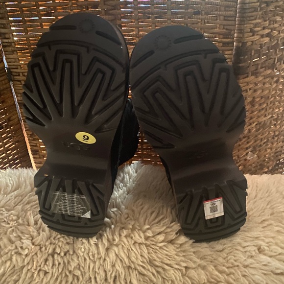 UGG Platform Boots. NEW - Picture 5 of 6